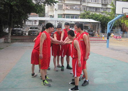 珠海龙文教育携手香洲第三小学老师篮球友谊赛
