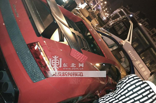 哈尔滨宣化街一辆兰博基尼与两辆出租车相撞 