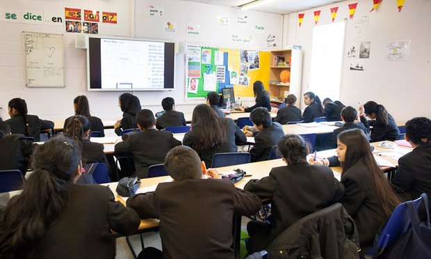 英国中小学2022年或将出现1.9万高级教师缺口