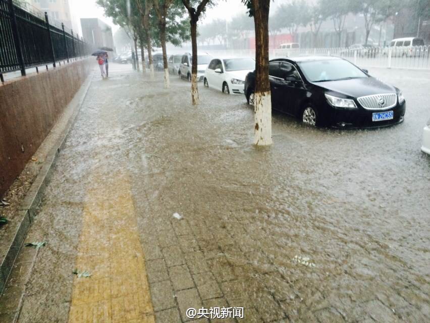 京市发布暴雨黄色预警 中小学幼儿园未通知停课