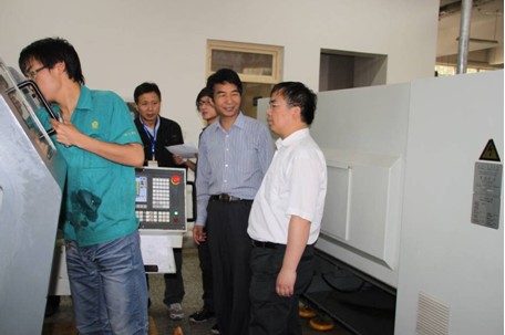 陕西省教育厅领导考察陕西工业职院机械设计创